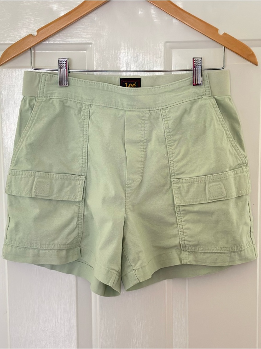 Lee Womens Pull On Cargo Shorts Light Sage Green Cargo Sm. Hidden Elastic waist